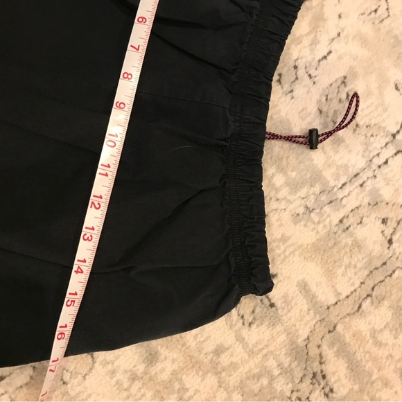 Nike Black Ankle Cropped Pants with Elastic Cuffs - Picture 6 of 6